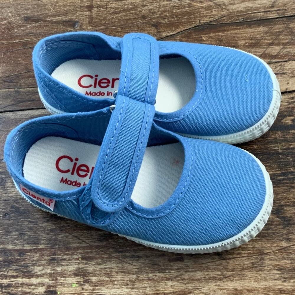 Cienta Chambray Mary Janes size 5.5‎